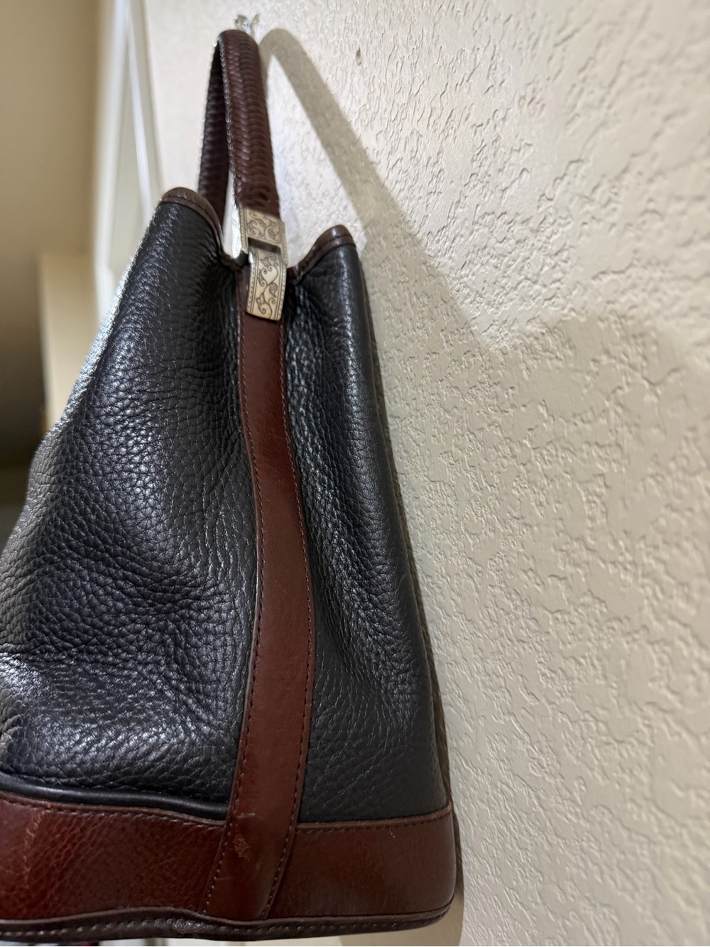 Brighton Black Pebbled Leather bucket Bag with Brown Trim - Picture 3 of 10